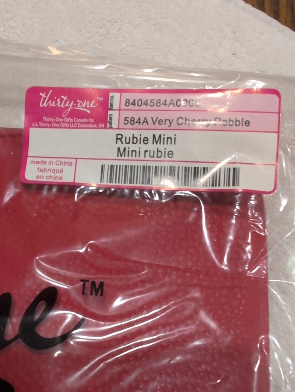 thirty-one Rubie Mini Pebble Party Accessory in Red